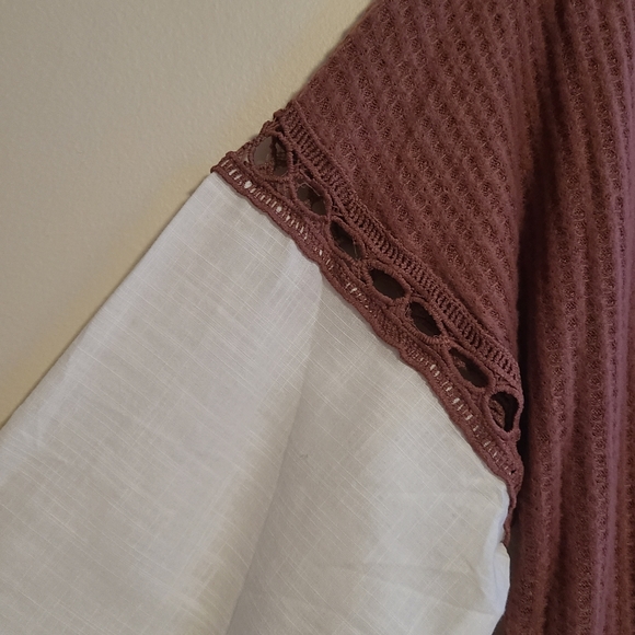 NEW Off Shoulder Top - Picture 4 of 6